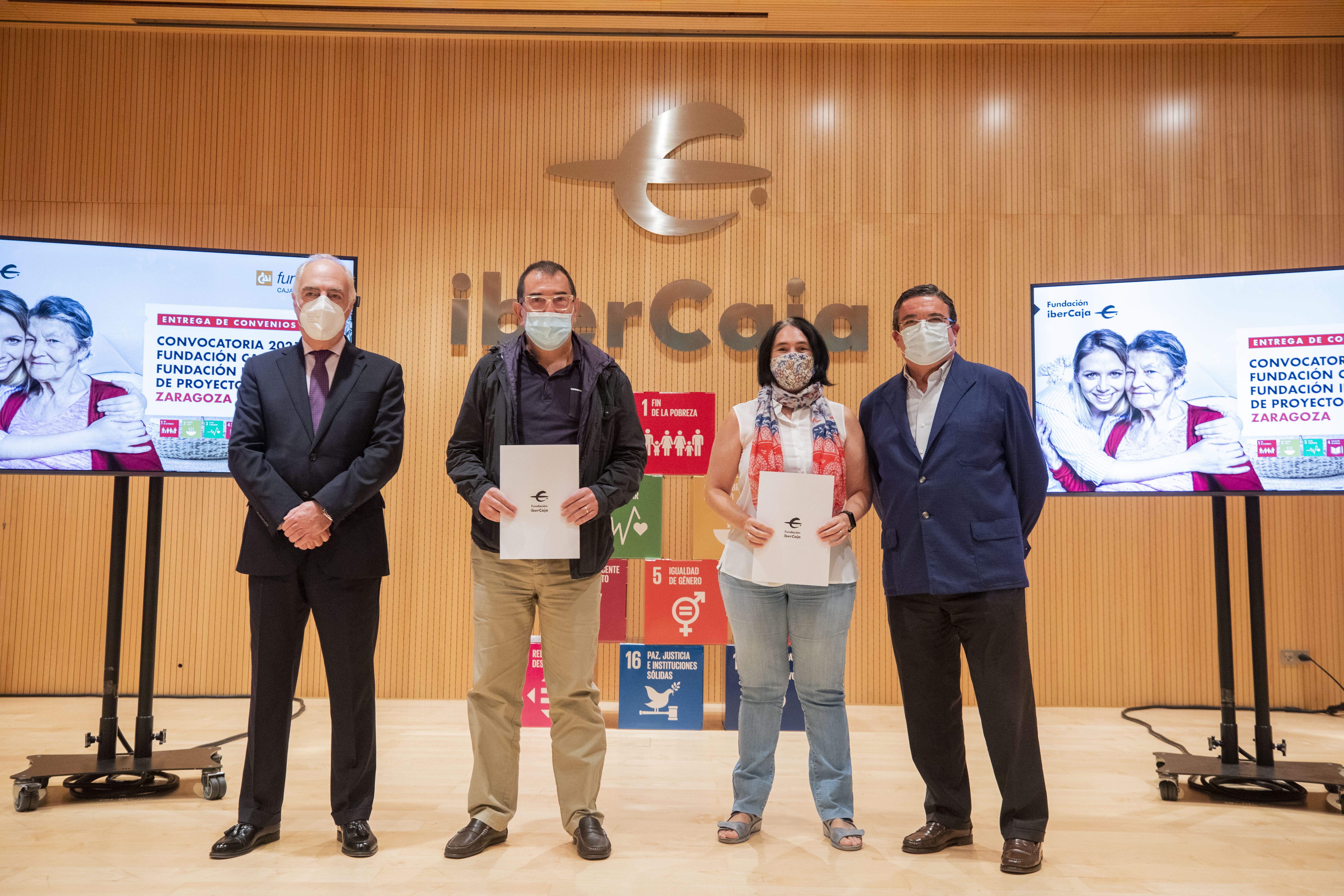 Firma de colaboración de IBERCAJA y CAI con entidades sociales Firma de colaboración de IBERCAJA y CAI con entidades sociales